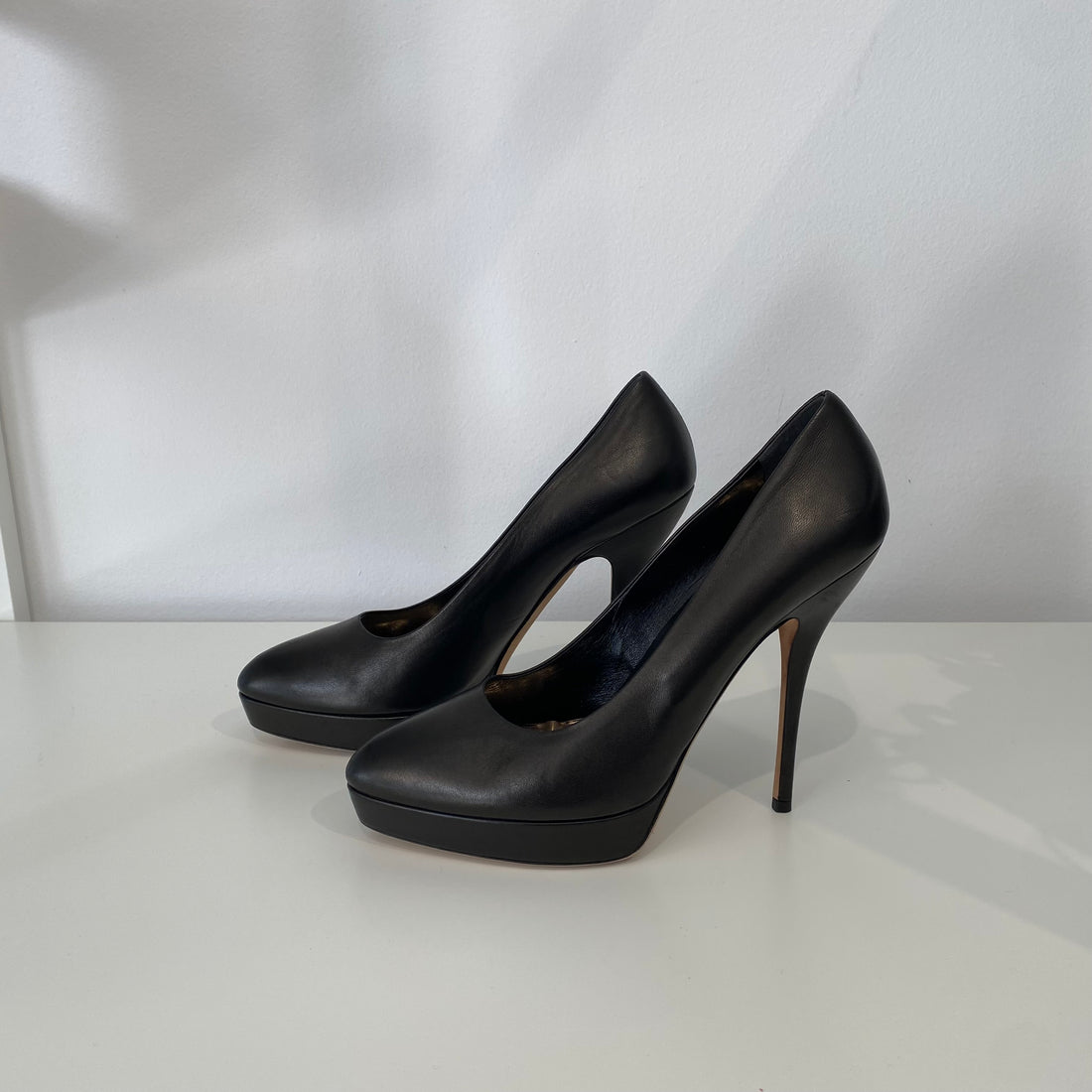 Pre-Loved Gucci Black Gum Meta Leather Pump