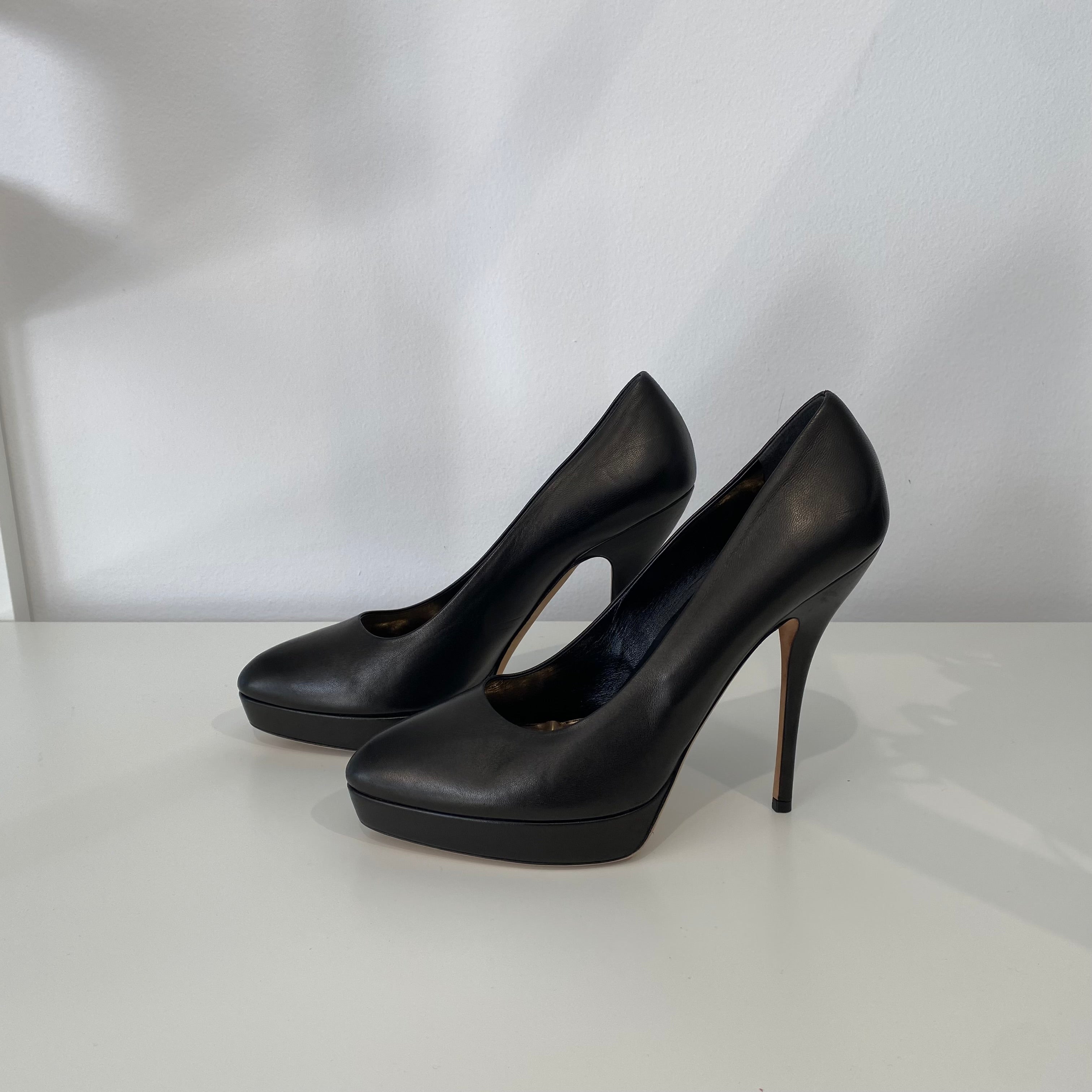 Pre-Loved Gucci Black Gum Meta Leather Pump