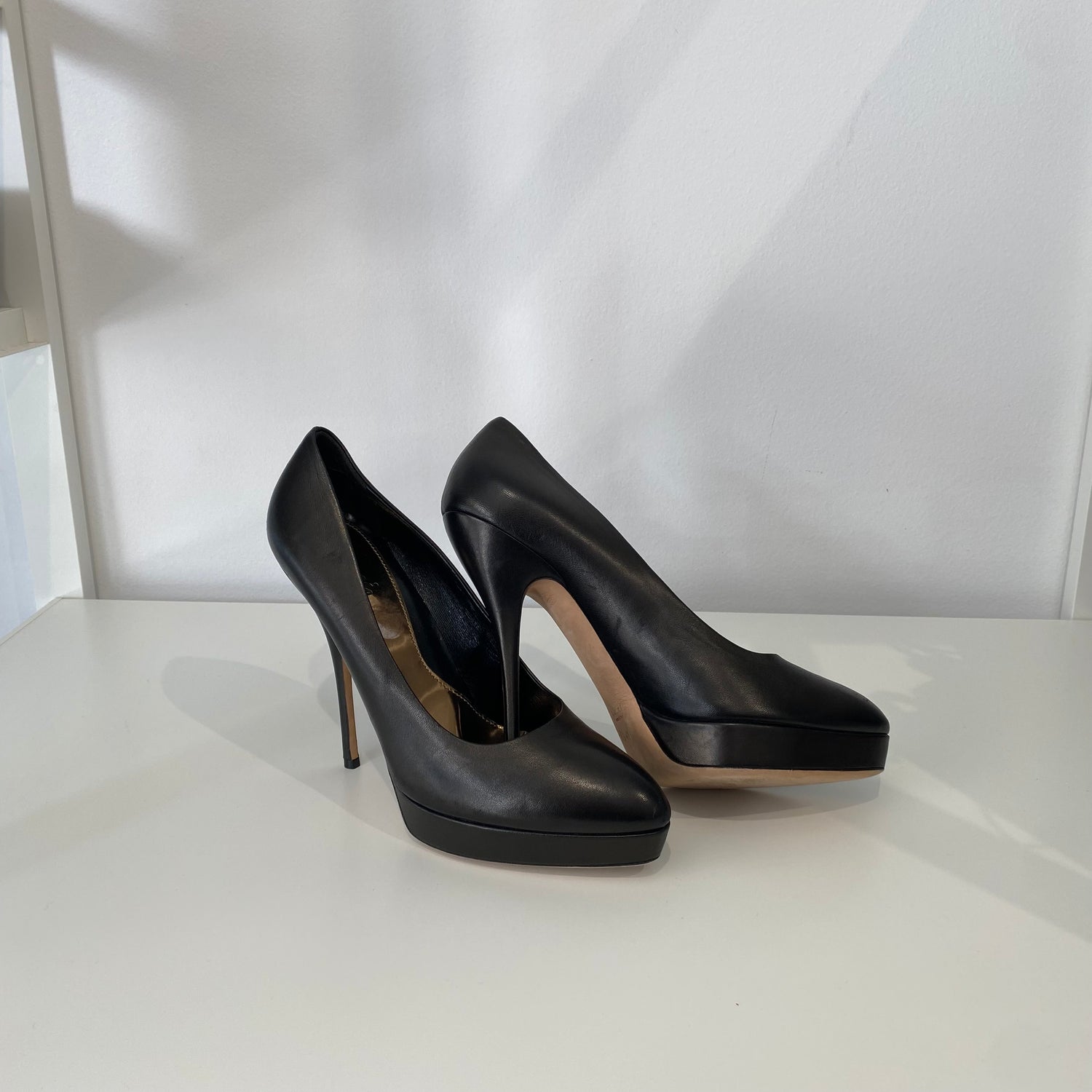 Pre-Loved Gucci Black Gum Meta Leather Pump