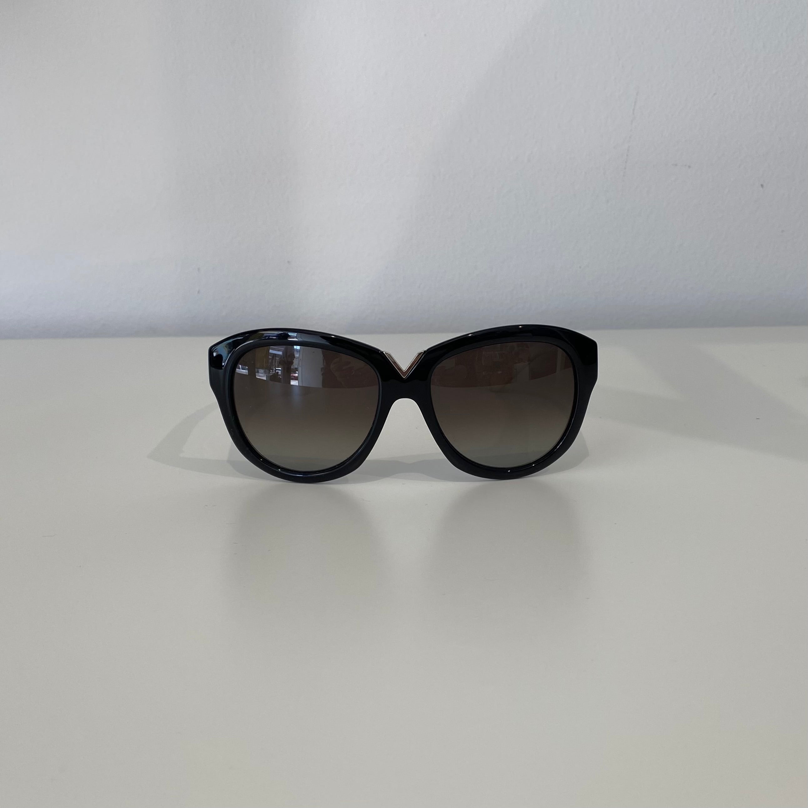 Pre-Loved Valentino Sunglasses-Black and White