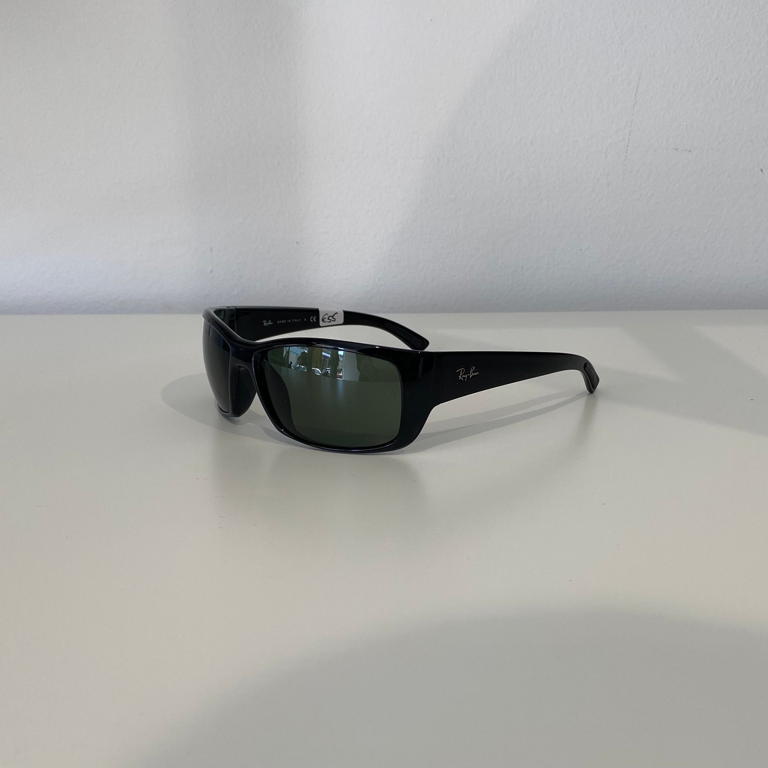 Pre-Loved Ray-Ban Sunglasses- Black