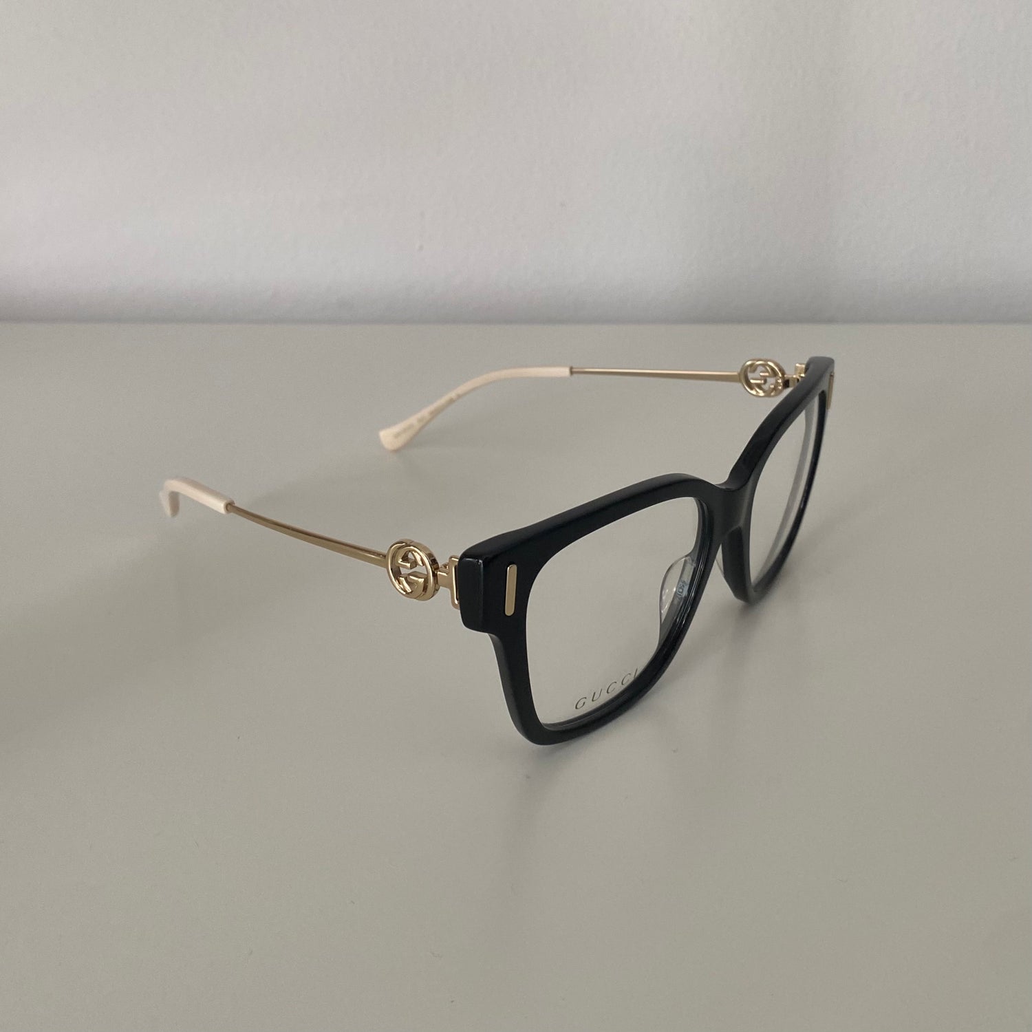 Pre-Loved Gucci-Black and Gold-Eyeglasses (for prescription lenses)